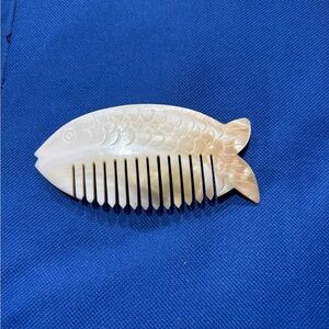 Fish-Shaped comb
